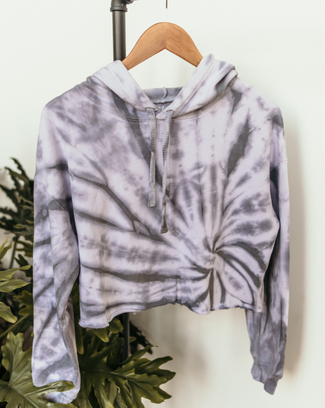 moody grey swirl-dyed cropped hoodie