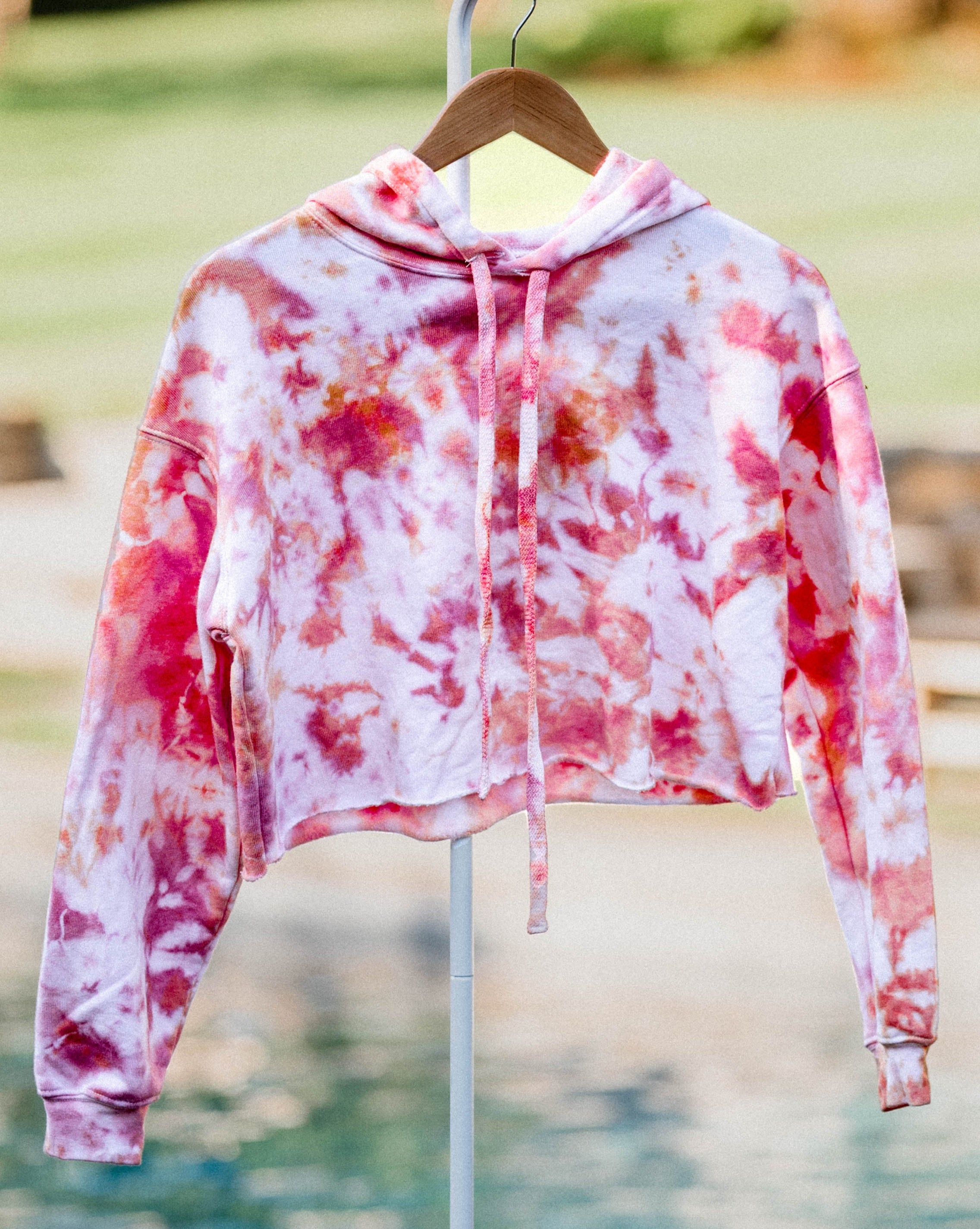 pink sunset ice-dyed cropped hoodie