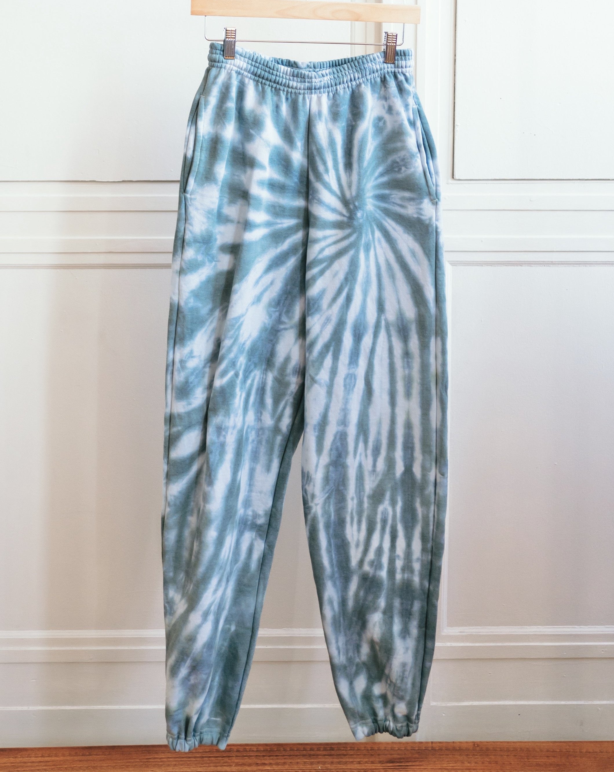 forest green swirl-dyed sweatpants