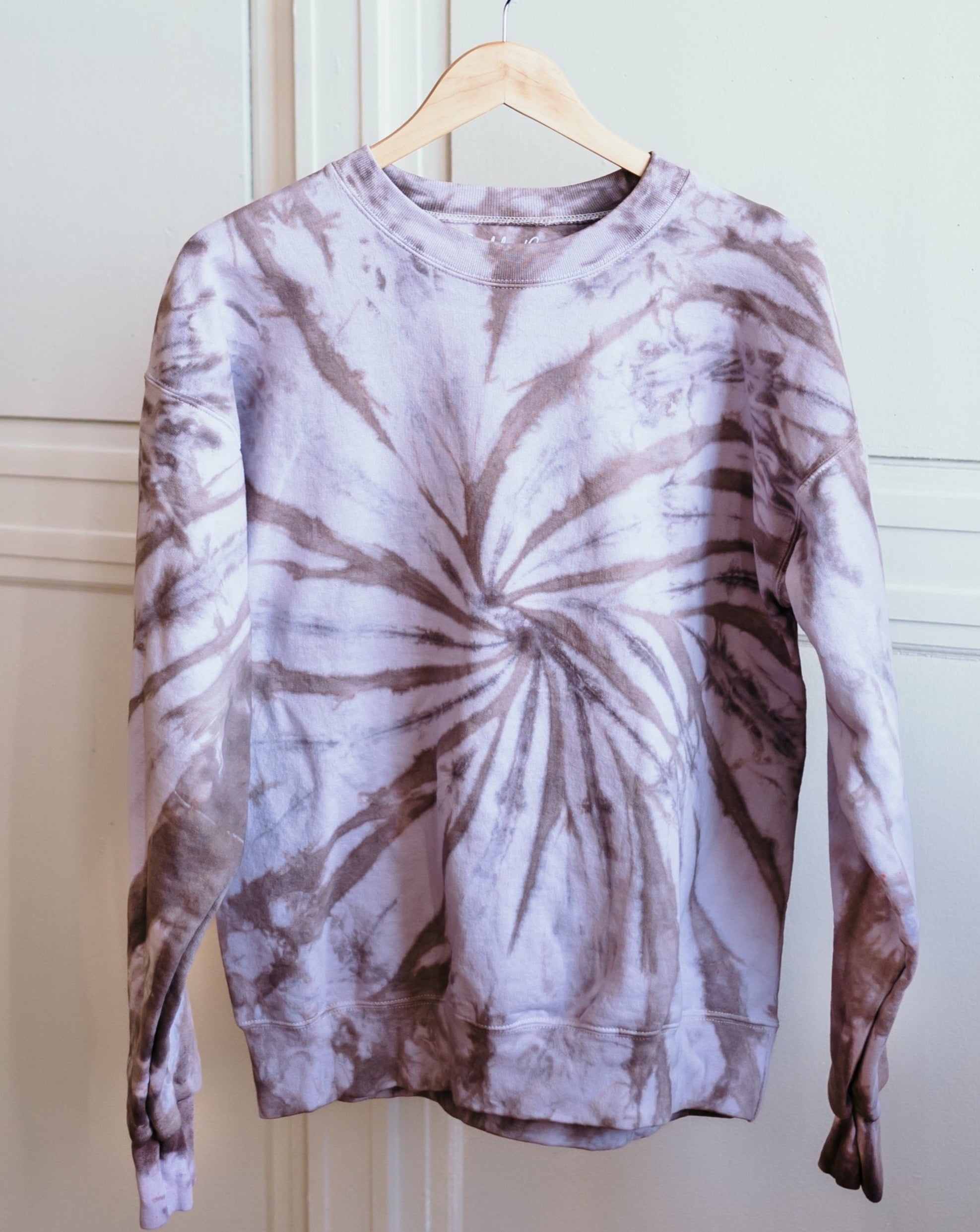 mocha swirl-dyed sweatshirt